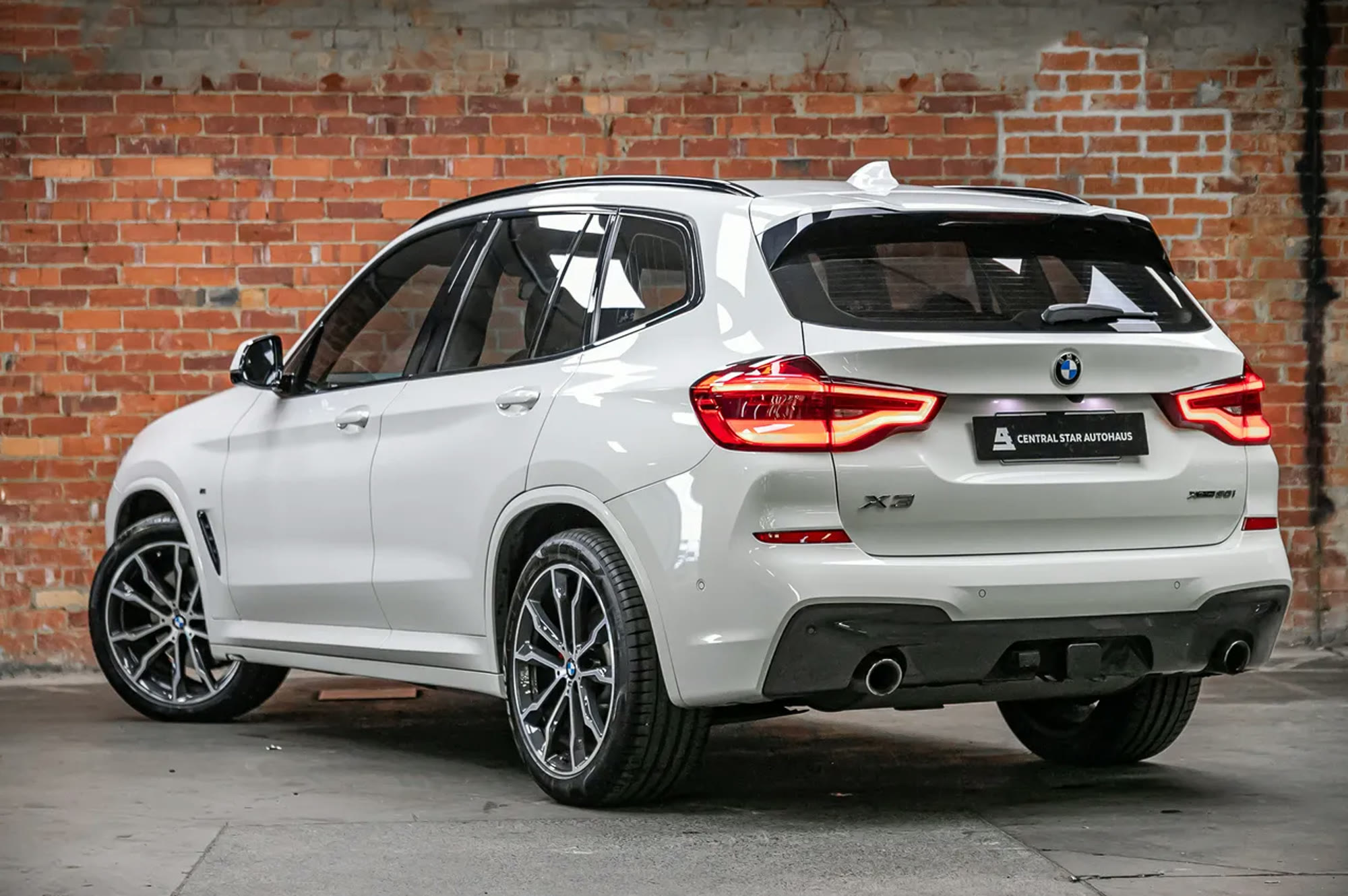 2021 BMW X3 xDrive30i detail photo 2