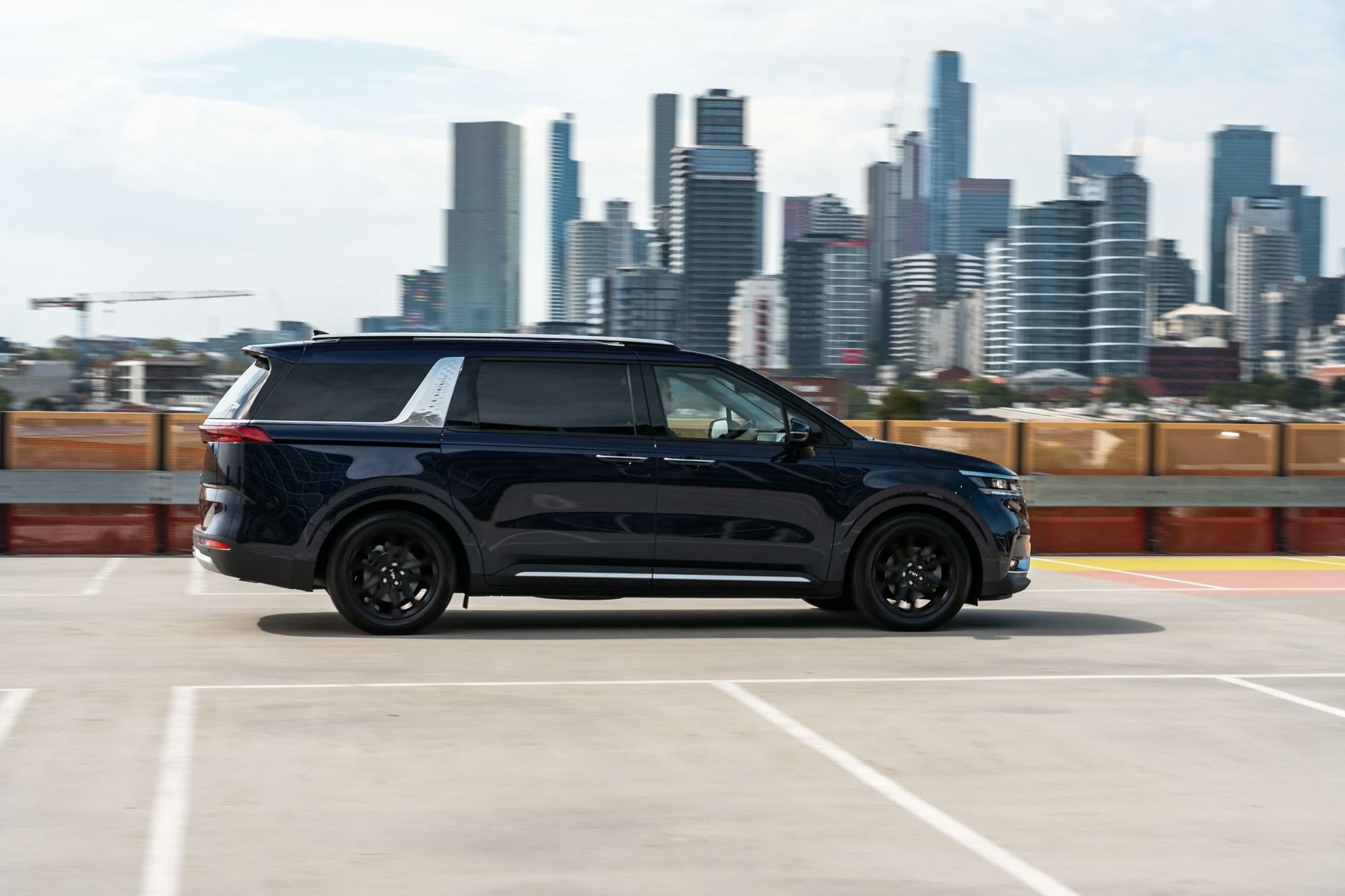 2023 Kia Carnival detail photo 2