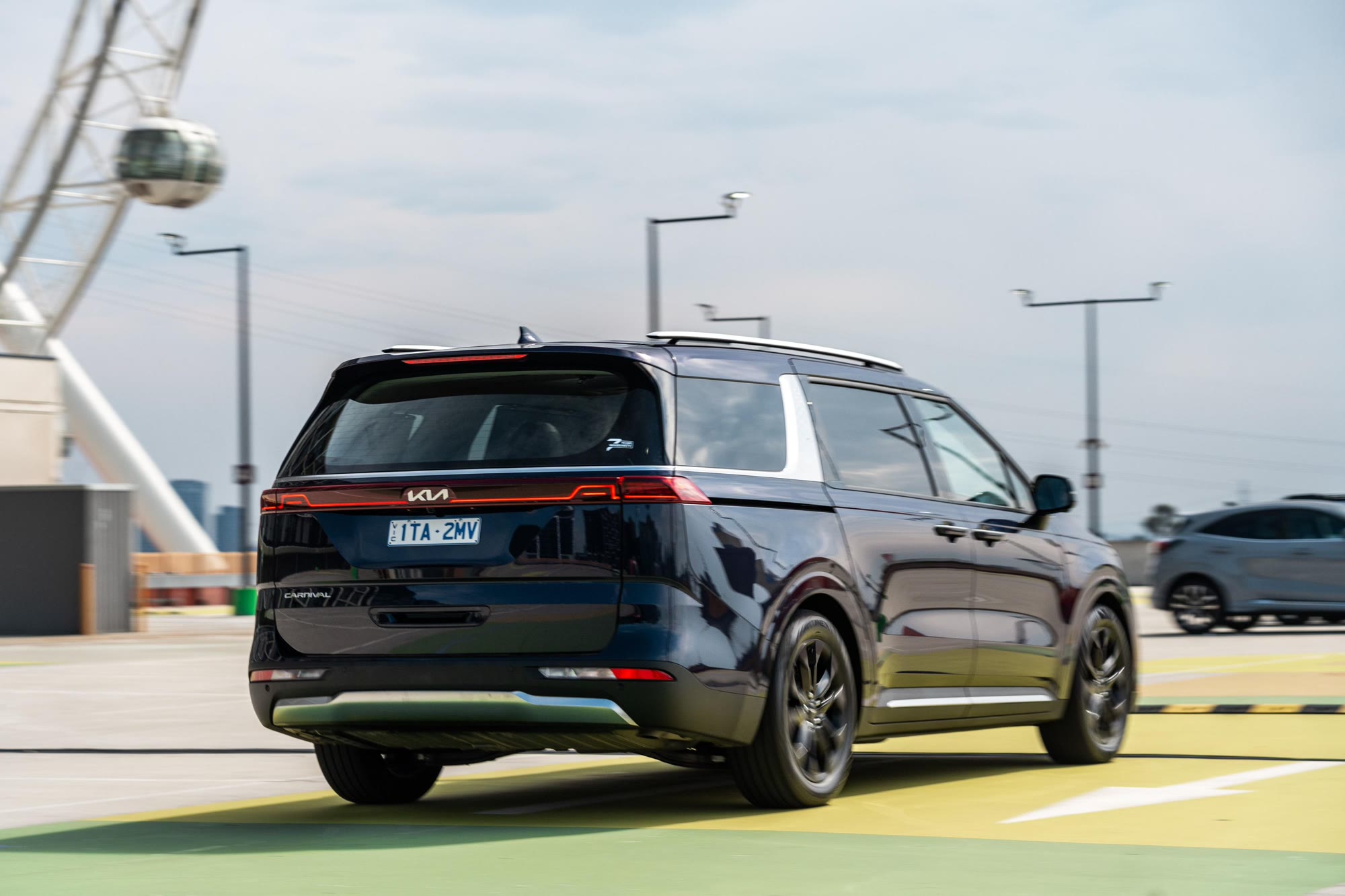 2023 Kia Carnival detail photo 3