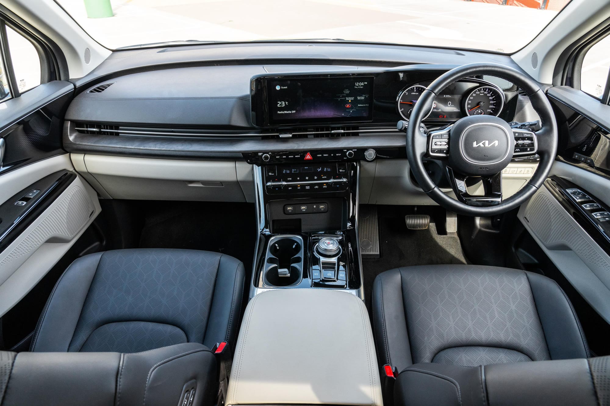 2023 Kia Carnival detail photo 5