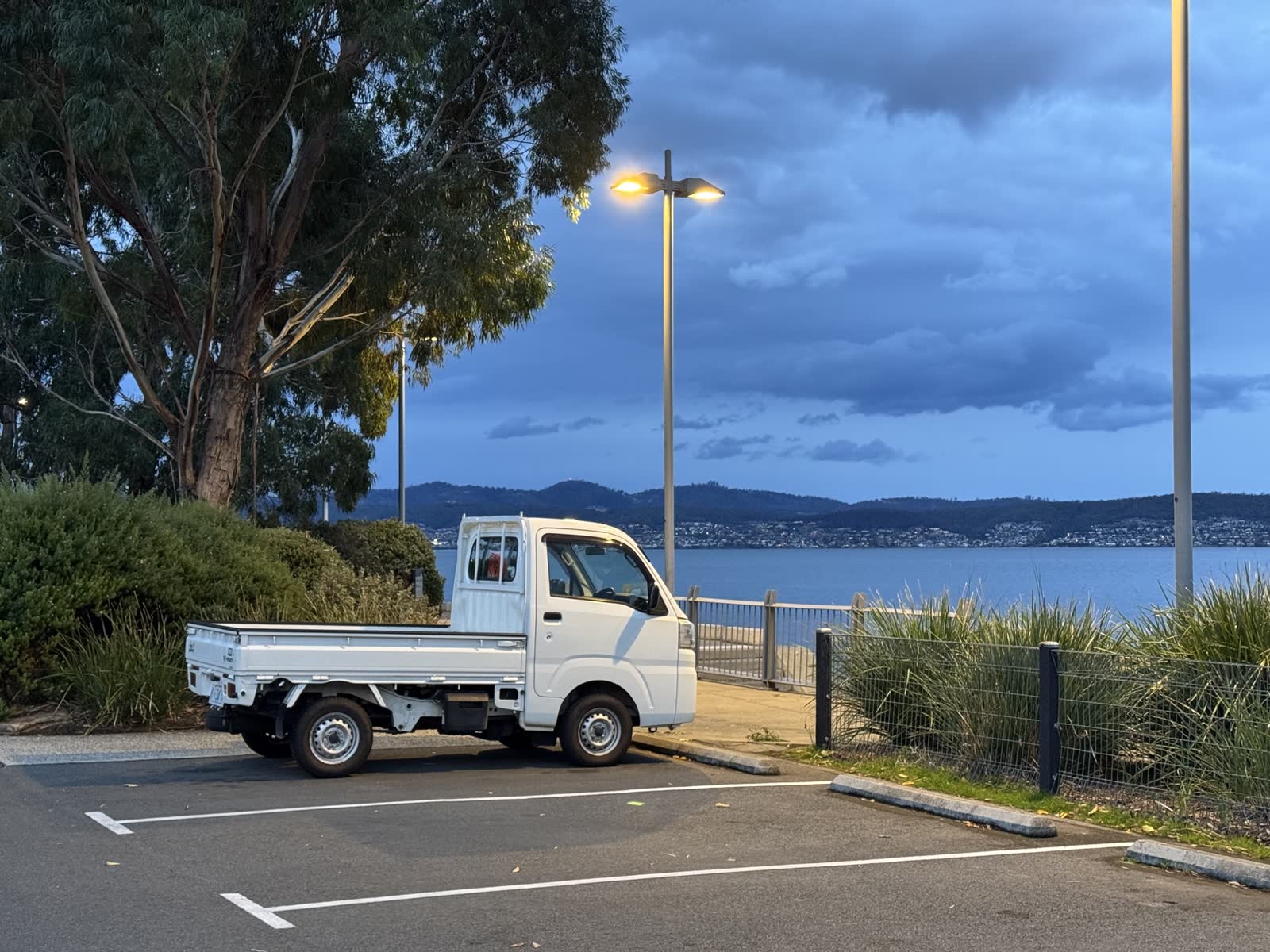 2022 Daihatsu Hijet detail photo 2