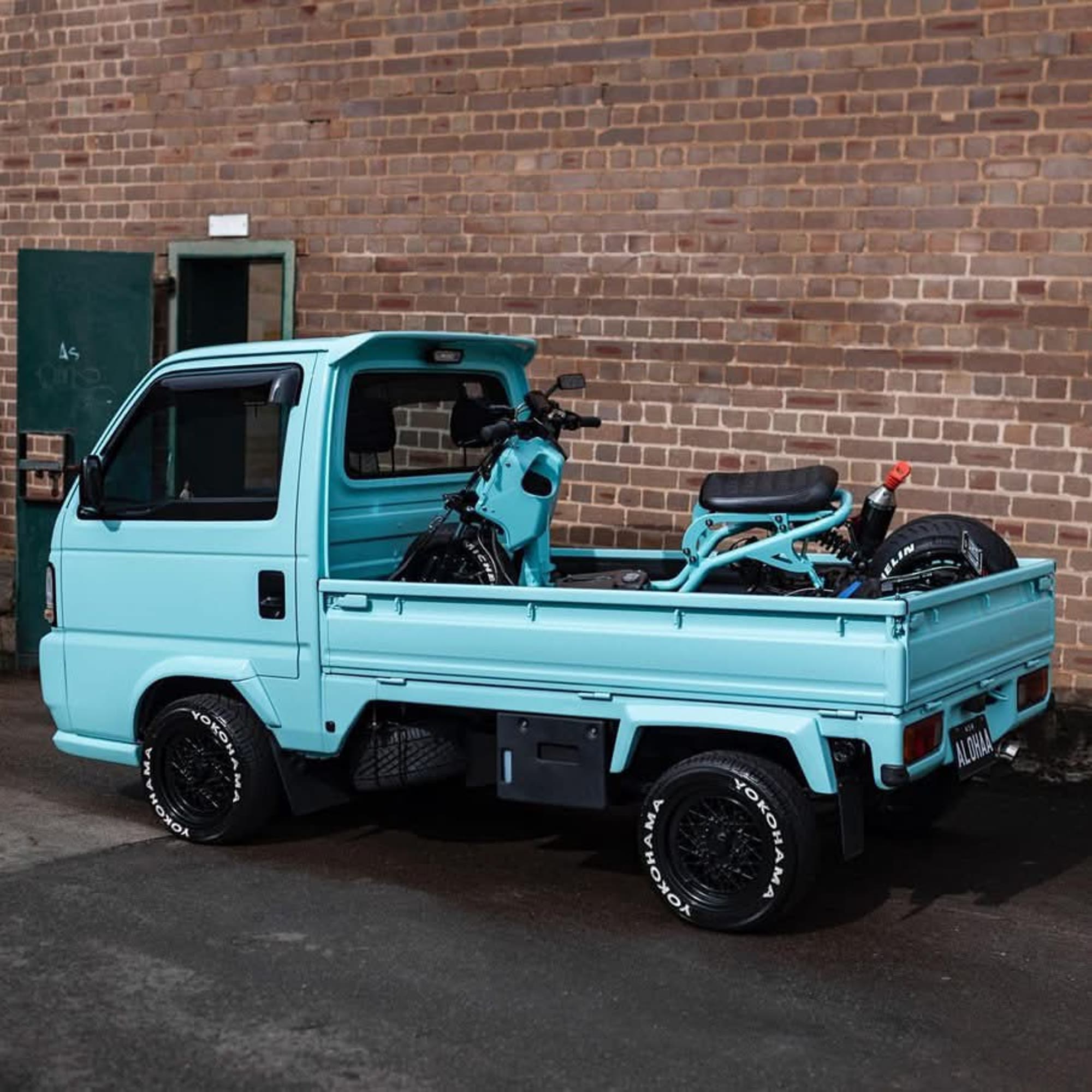 2022 Daihatsu Hijet detail photo 3