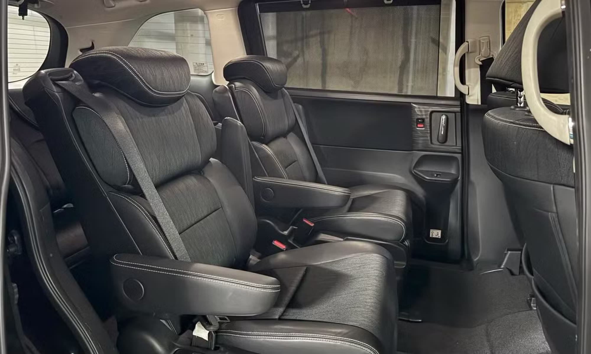 2016 Honda Odyssey detail photo 6